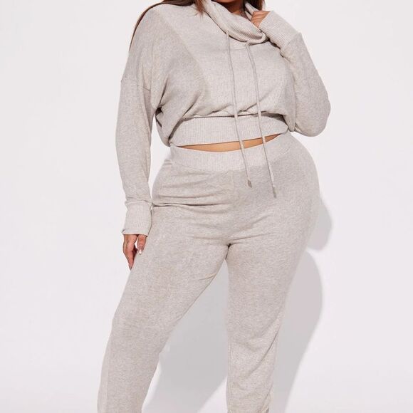 NWT Fashion Nova You Jogging Set - Size 1X - Picture 1 of 6